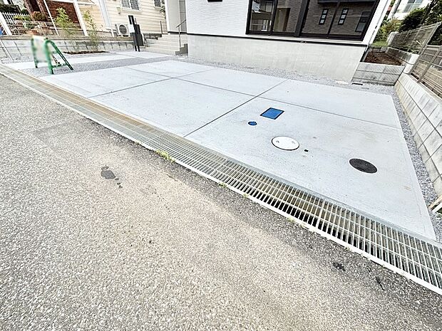 【駐車場】駐車3台可能！急なお客様の駐車に。また、ご家族の自転車スペースとしても大活躍。