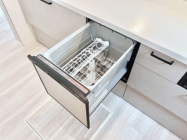 【その他設備(食洗機)】◆１号棟◆面倒なお片づけは食洗機にお任せ！家事の負担が減って、時間にも気持ちにもゆとりができます。