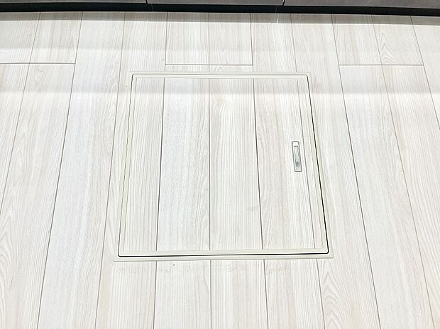 【その他設備(床下収納)】床下収納付き!日用品・非常用品の収納にも大活躍。