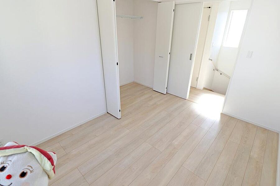 ☆Room☆
各部屋を最大限に広く使って頂ける様、全居住スペースに収納付。プライベートルームはゆったりと快適に。