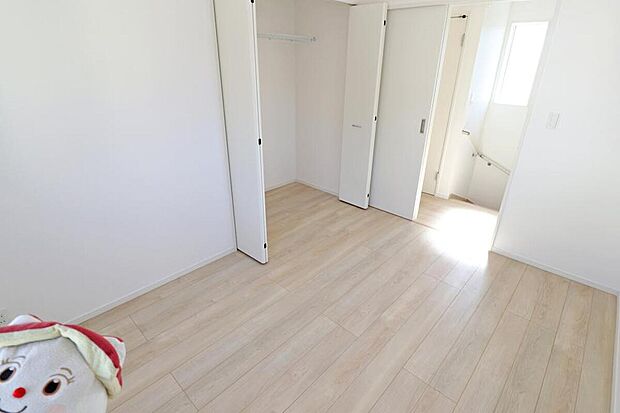 ☆Room☆
各部屋を最大限に広く使って頂ける様、全居住スペースに収納付。プライベートルームはゆったりと快適に。