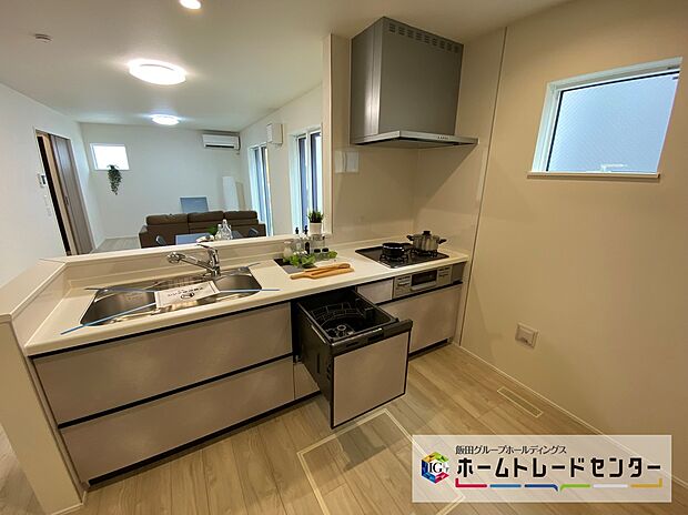 ☆ただ「住まう」だけではございません。気持ち良く住んで欲しい気持ちをこめて…。お住まいの事、住まう街の事、お金の事、何でもご相談下さいませ。