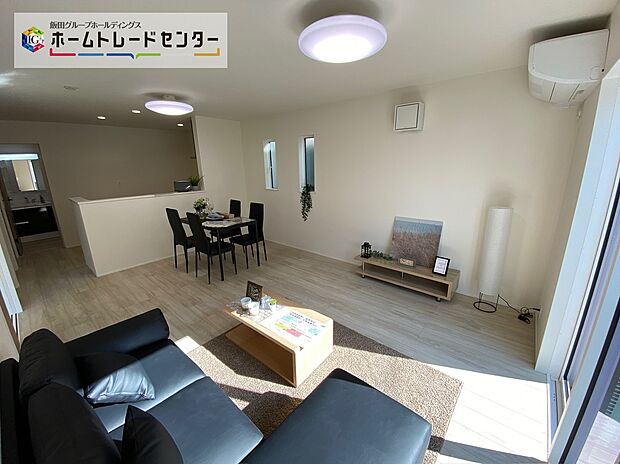 ☆Living　Room☆
家族の一体感を感じられる広々スペース。家族と過ごす時間を大切にする方にぴったりのゆとりの住空間です♪
※こちらの家具は販売しておりません