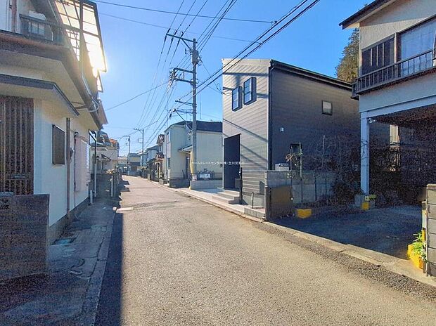 自然を感じられる場所でありながら、
スーパー・コンビニ・ドラッグストアまで徒歩圏内ですので、毎日のお買い物に便利な環境です◎
イオンモールまで車で6分!休日も充実した時間を過ごせそうですね♪