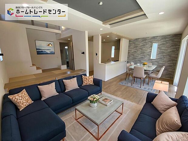 ☆Living　Room☆
リビングが広い家はきっと、家族が集まり団欒が生まれる家となります。家族の笑顔が想像できる家をぜひ一度ご覧下さい。（家具はCGです）