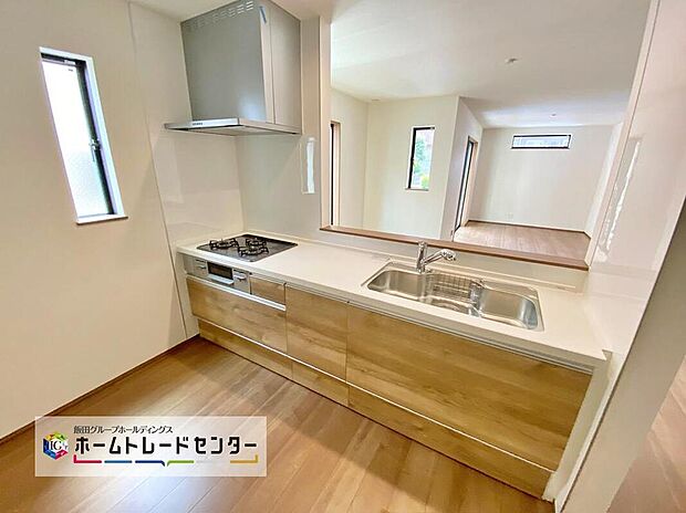 ☆System　Kitchen☆
いつもご家族と一緒に過ごせるのが対面キッチンの魅力！今日の出来事を話しながら、一緒にお料理をしながら…いつもご家族の笑顔が近くにあります。