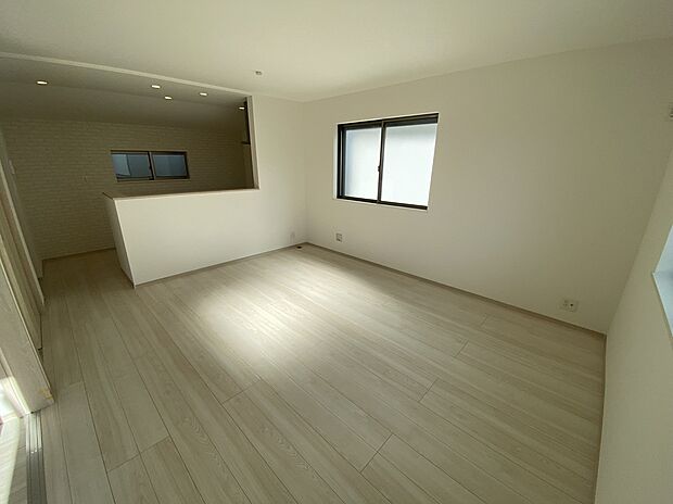 【☆Living　Room☆】家族の食事や団らんのほか、子供を遊ばせたり、友人を招いたりするＬＤＫは住まいの中心。長時間過ごす場所だからこそ、大切にしたい場所♪