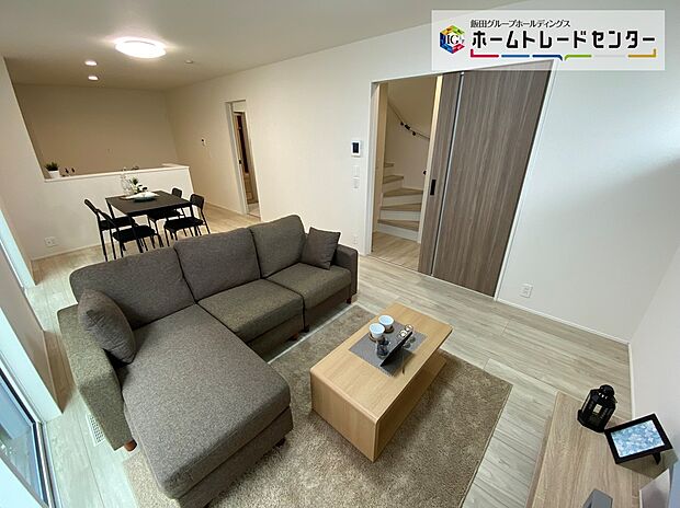 【☆Living　Room☆ 『LDKは家族だんらんをデザイン】☆Living　Room☆
『LDKは家族だんらんをデザイン』家族が集まり一緒の時間がすごせる工夫がされております。何気ない一日のひとコマが何者にも代えがたい宝物になることでしょう♪