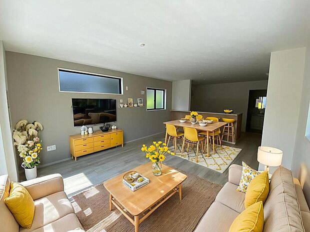 【☆Living　Room☆】リビングが広い家はきっと、家族が集まり団欒が生まれる家となります。家族の笑顔が想像できる家をぜひ一度ご覧下さい。（家具はCGです）