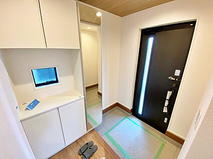 ☆Entrance☆ 上質感漂う玄関と廊下。居住者の帰り、訪