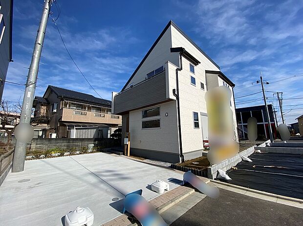 【前面道路含む現地写真】☆現地外観写真　5.6号棟☆
小学校まで徒歩10分！学年が上がりクラブや委員会などで下校時間が遅くなっても、無理なく歩ける距離ですね。