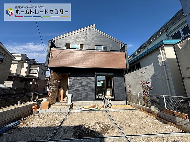 【前面道路含む現地写真】☆ただ「住まう」だけではございません。気持ち良く住んで欲しい気持ちをこめて…。お住まいの事、住まう街の事、お金の事、何でもご相談下さいませ。