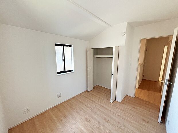 【☆Room☆ 】☆Room☆
一人にひと部屋？収納？書斎？趣味部屋？あるいは客室？部屋数の多い間取りは、家族構成やライフステージの変化にも柔軟な対応を可能にし、家族の選択肢を広げます。