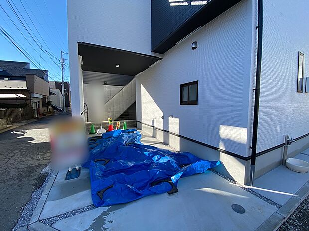 【ビルトインガレージ】台風の季節も大切な車を守ることができます。