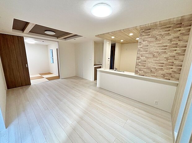 【☆Living　Room☆ 】☆Living　Room☆
『LDKは家族だんらんをデザイン』家族が集まり一緒の時間がすごせる工夫がされております。何気ない一日のひとコマが何者にも代えがたい宝物になることでしょう♪