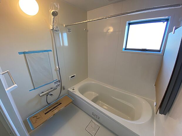 【☆System　Bath☆】☆System　Bath☆
半身浴も楽しめる一坪タイプの浴室は、防カビ仕様となっており、お掃除も楽々です。浴室乾燥機を完備し雨の日のお洗濯も安心です。