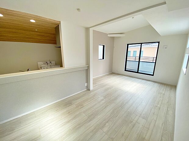 【☆Living　Room☆ 】☆Living　Room☆
『LDKは家族だんらんをデザイン』家族が集まり一緒の時間がすごせる工夫がされております。何気ない一日のひとコマが何者にも代えがたい宝物になることでしょう♪