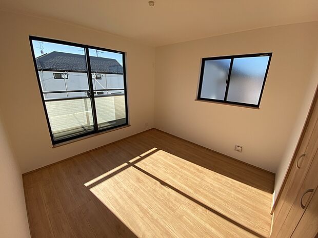 【☆Room☆ 】☆Room☆
うららかな陽射しがどのお部屋にも降り注ぎますように、快適さを追求し尽くした間取り。得難い立地環境での生活を恵みの豊かな永住の地へと変えてくれることでしょう…