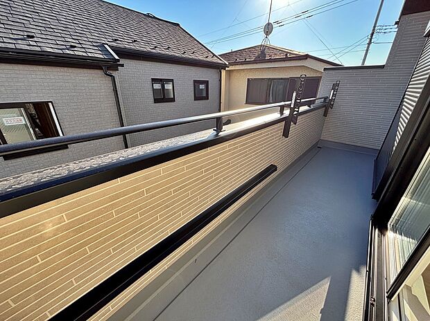 【☆Balcony☆】太陽に愛された邸は、陽当り・通風に優れた魅力的かつ快適さを追求した邸宅でした。ここに住むからこそ意味がある。そんな特別感に浸りながら、毎日をお過ごし頂けるお家がこちらです♪