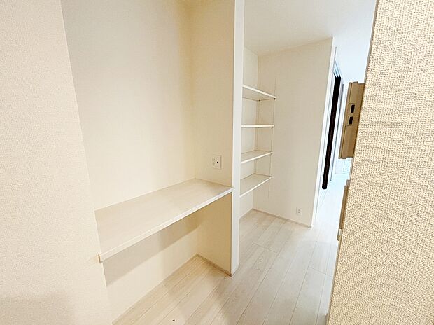 【☆カウンター☆】お子様のリビング学習にピッタリ！家事をしながら、宿題を見てあげることもできますね♪奥様の趣味スペースとしてもお使い頂けます♪