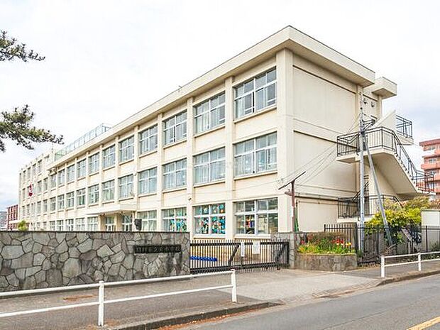 羽村市立栄小学校（約350m）