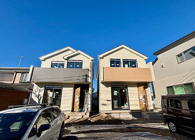 【現地外観写真】☆何万回もの『ただいま』を聞くことになるお家♪街に溶け合う美しい景観を生みだせるシンプルシックでおしゃれな外観と住み心地を考え貫いた設計！「ゆとりある落ち着いた暮らし」を叶えます♪