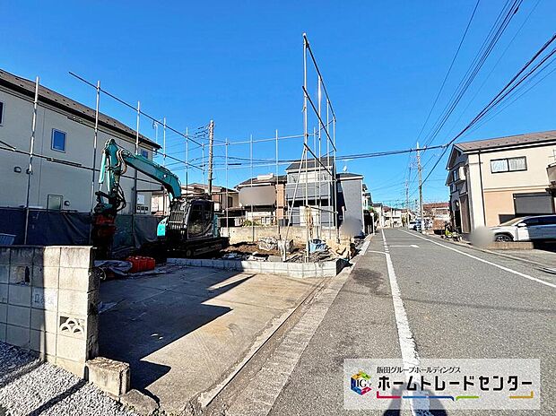 【前面道路含む現地写真】☆教育施設や、お買い物施設も徒歩圏内で子育て世帯にもオススメな立地！
前面道路は6ｍと広いので、駐車が苦手な方でも停めやすいですね◎