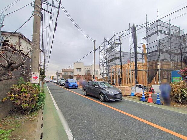 【前面道路含む現地写真】☆スーパーや、新鮮な魚介類が美味しいと評判の「角上魚類」まで徒歩4分!
毎日のお買い物も楽しくなりそうですね♪♪