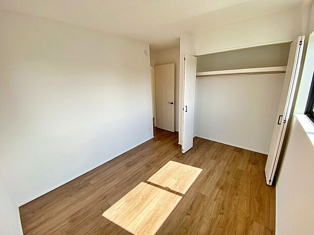 【☆Room☆ 】☆Room☆
各部屋を最大限に広く使って頂ける様、全居住スペースに収納付。プライベートルームはゆったりと快適に。