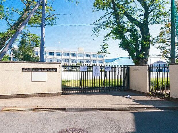 武蔵村山市立第三中学校（約700m）