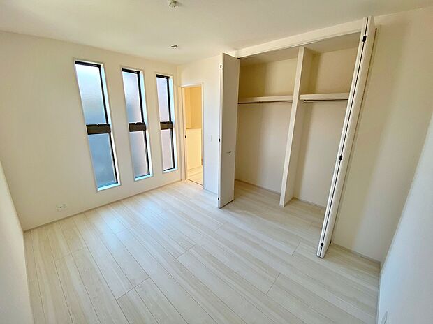 【☆Room☆ 】☆Room☆
各部屋を最大限に広く使って頂ける様、全居住スペースに収納付。プライベートルームはゆったりと快適に。