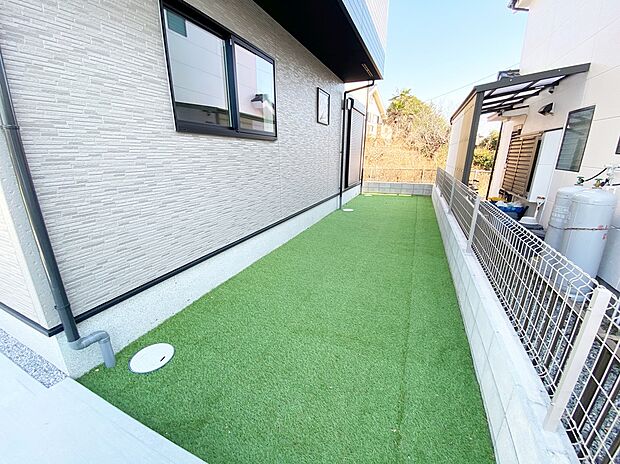 【その他】☆Private Garden☆
戸建て住宅ならではの長所《お庭》付！お子様と遊んだり家庭菜園を始めてみたり…。お家時間が益々充実しそうですね♪