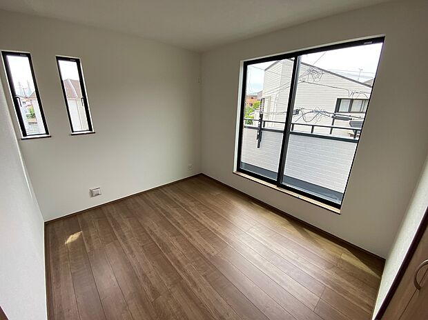 【☆Room☆ 】☆Room☆
2面採光を確保した明るい室内は、風通しも良く、大変居心地の良い空間となっております。爽やかな風を感じて起きる朝は、快適生活の始まりに！