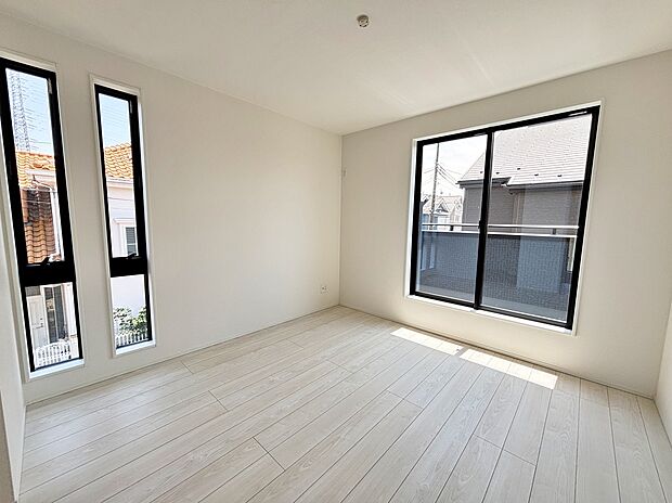【☆Room☆ 】☆Room☆
うららかな陽射しがどのお部屋にも降り注ぎますように、快適さを追求し尽くした間取り。得難い立地環境での生活を恵みの豊かな永住の地へと変えてくれることでしょう…