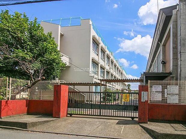 八王子市立由井第一小学校(約600m)