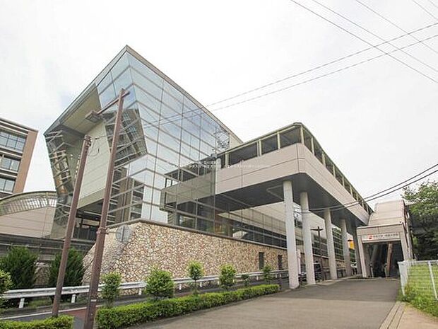 多摩都市モノレール「大塚・帝京大学」駅（約150m）