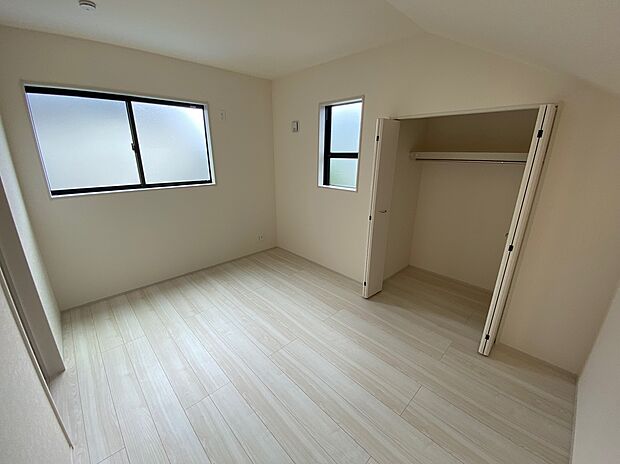 【☆Room☆ 】☆Room☆
各部屋を最大限に広く使って頂ける様、全居住スペースに収納付。プライベートルームはゆったりと快適に。