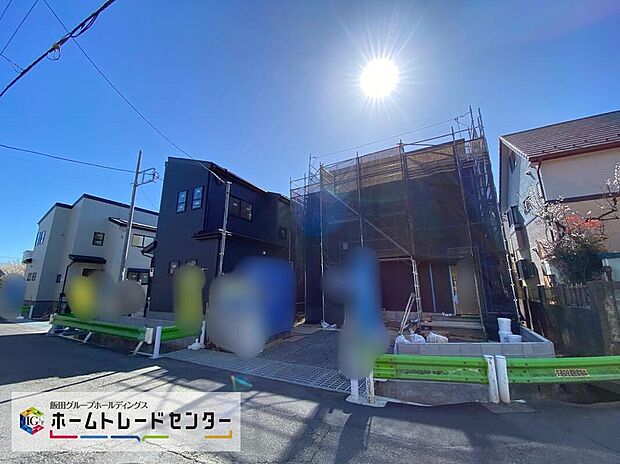 【前面道路含む現地写真】カースペースを広く確保したので、愛車のお手入れもしやすくなっております。
現地をご覧いただきながら、住まいの夢をお聞かせください。