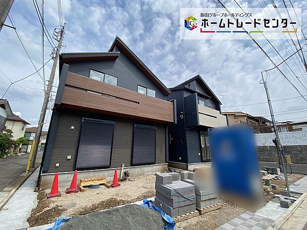 【前面道路含む現地写真】明るい陽光が注ぐ心地よい4LDKの邸宅！
住まう方の心と体もポカポカです♪
宅配BOXや並列2台可能な駐車スペース・玄関手洗い器などなど、嬉しい設備も充実☆