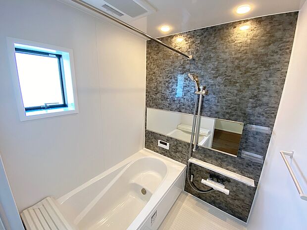 【☆System Bath☆ 】☆System Bath☆
掃除のしやすさ・収納の便利さなど、おふろを使う人、お手入れする人、みんなにとっての「しあわせ性能」を追求したバスルームを採用しました♪