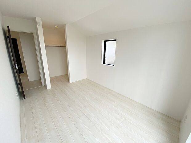 【☆Room☆ 】☆Room☆
各部屋を最大限に広く使って頂ける様、全居住スペースに収納付。プライベートルームはゆったりと快適に。