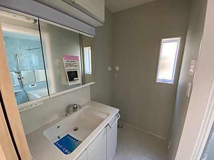 ☆Powder Room☆ 三面鏡ならではの収納力、シャンプ
