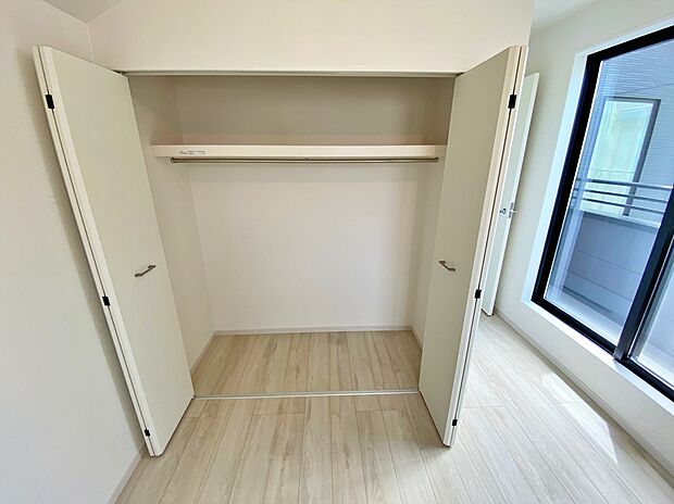 【☆Room☆ 】☆Room☆
各部屋を最大限に広く使って頂ける様、全居住スペースに収納付。プライベートルームはゆったりと快適に。