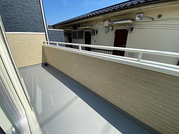 【バルコニー】太陽に愛された邸は、陽当り・通風に優れた魅力的かつ快適さを追求した邸宅でした。ここに住むからこそ意味がある。そんな特別感に浸りながら、毎日をお過ごし頂けるお家がこちらです♪