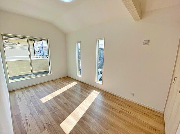 【リビング以外の居室】家族とのコミュニケーションを促進する拘り設計。快適な居住空間を演出し、都市型生活をより潤いある時間へ代えてくれます♪