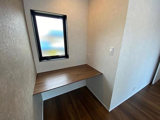 【リビング以外の居室】家族とのコミュニケーションを促進する拘り設計。快適な居住空間を演出し、都市型生活をより潤いある時間へ代えてくれます♪