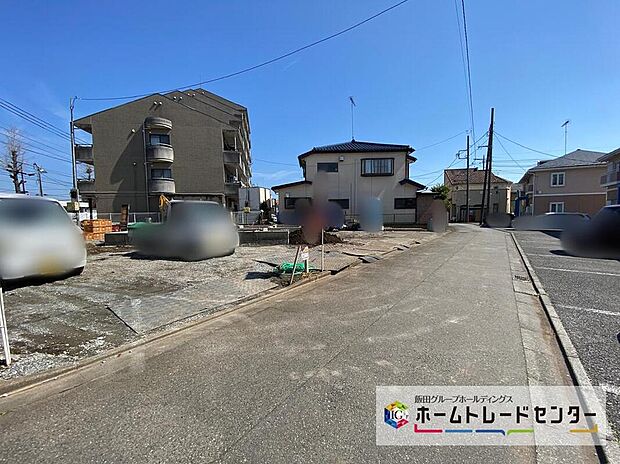 【前面道路含む現地写真】☆忙しく過ぎゆく日常を置き去るほど、ゆったりした時間が流れる住環境。『快適』とは「家」と「街」と「環境」が調和した時に訪れるだと改めて感じさせる永住邸がこちらです。