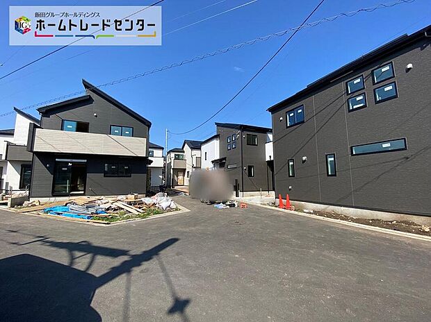 【前面道路含む現地写真】☆JR青梅線「昭島」駅が最寄りの立地。
駅前には大型ショッピングモールもあるので便利ですね♪
現地周辺は、お買い物施設や教育施設が近く、子育てしやすい住環境です☆