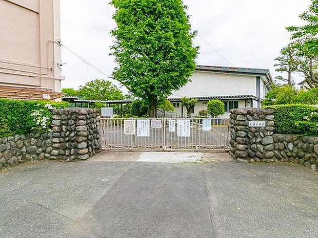 昭島市立成隣小学校（約750m）