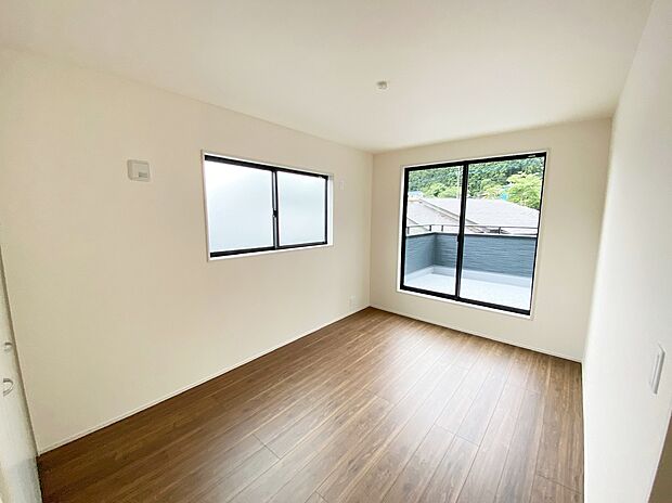 【☆Room☆ 】☆Room☆
大きな窓からたっぷりと陽光が注がれる明るい空間。家族の成長に対応できる永住仕様の間取り。一日の疲れを癒やしてくれる、時を忘れて過ごせる空間。